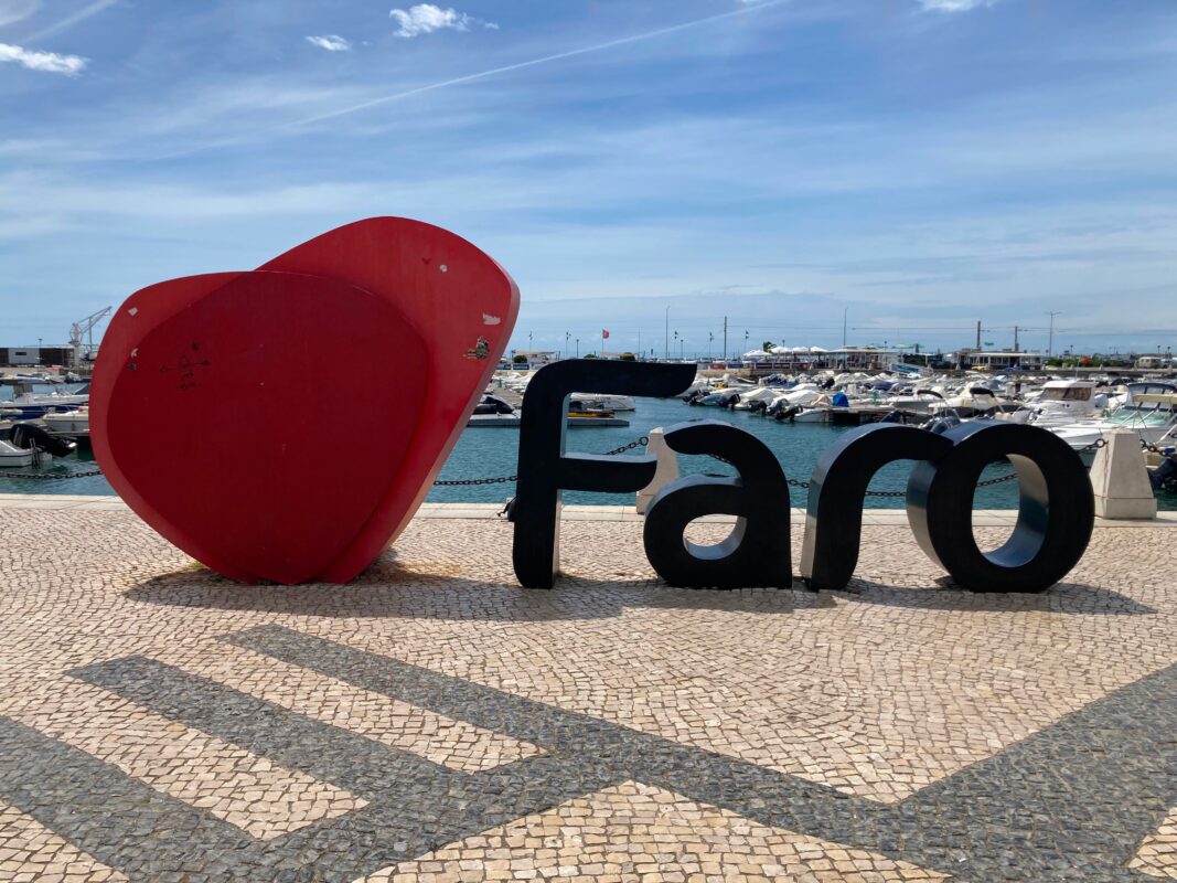 Sign Love Faro in Faro harbour