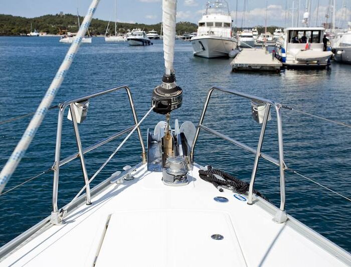 Bavaria 45BT - Bonata - příď lodi