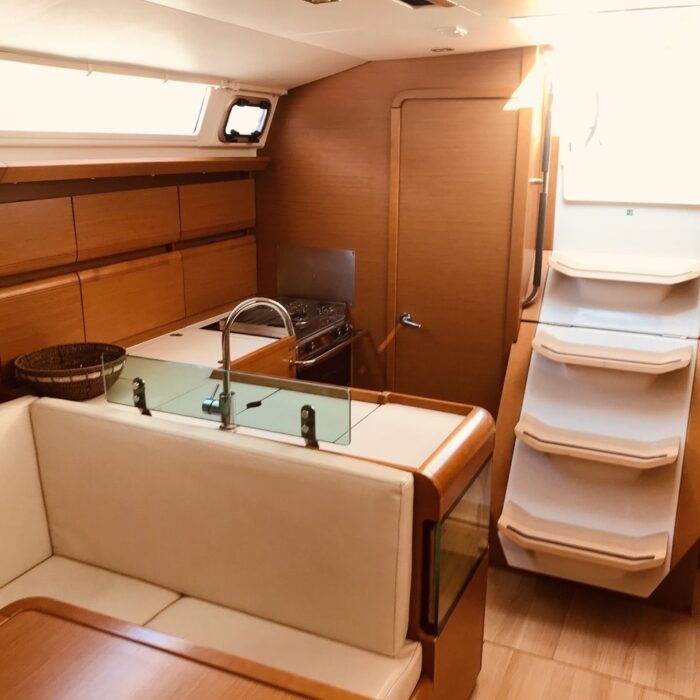 Jeanneau Sun Odyssey 449 - winx - kuchyň