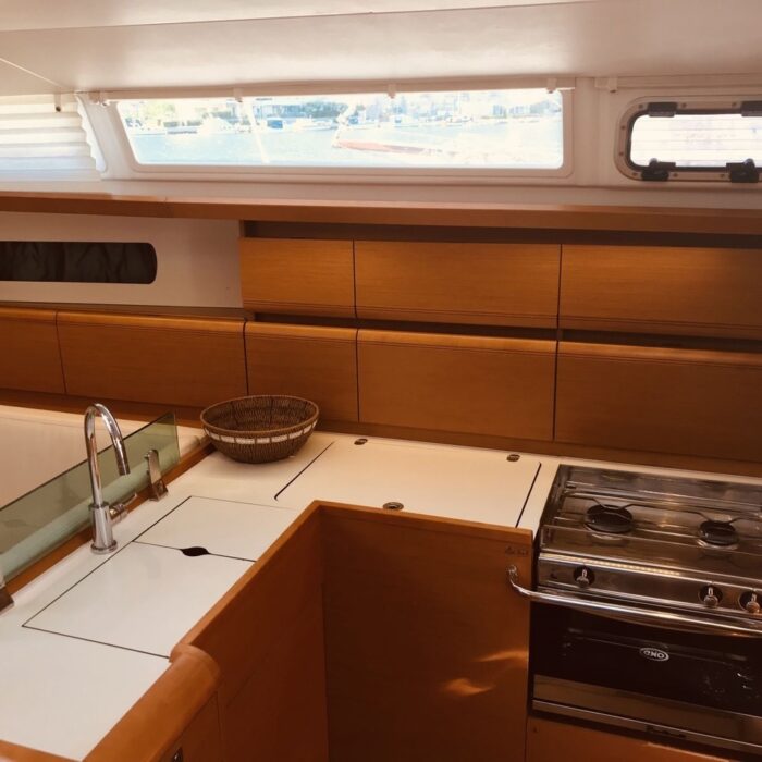 Jeanneau Sun Odyssey 449 - winx - kuchyňka