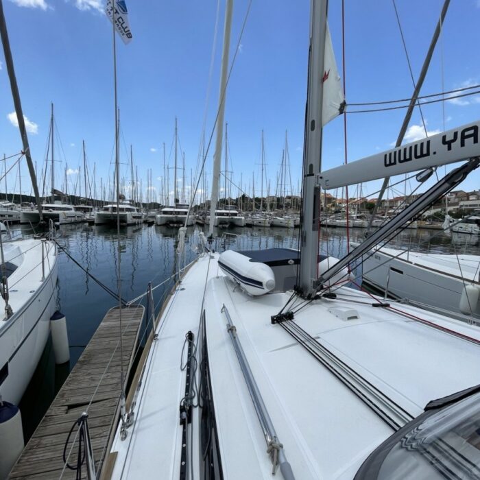 Beneteau Oceanis 38.1 - paluba