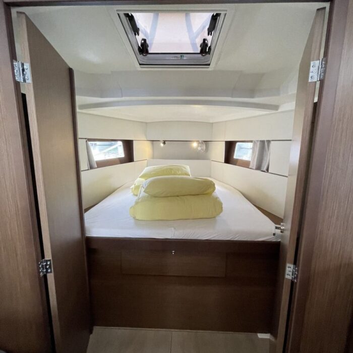 Beneteau Oceanis 38.1 - přední kajuta
