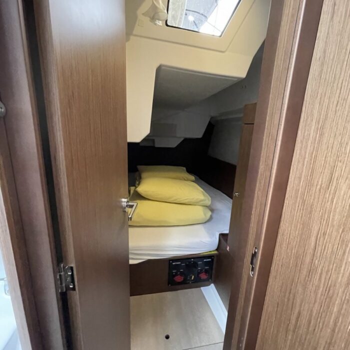Beneteau Oceanis 38.1 - zadní kajuta 2