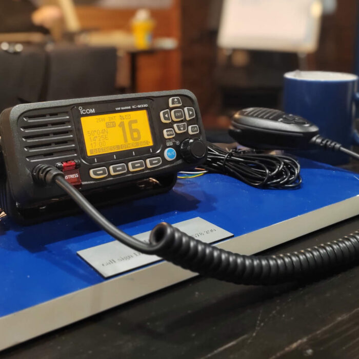 Radiostanice - vysílačka na lodi