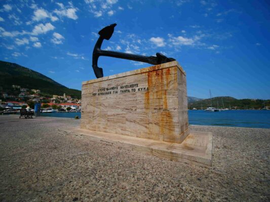 Socha kotvy ve Vathy Řecko