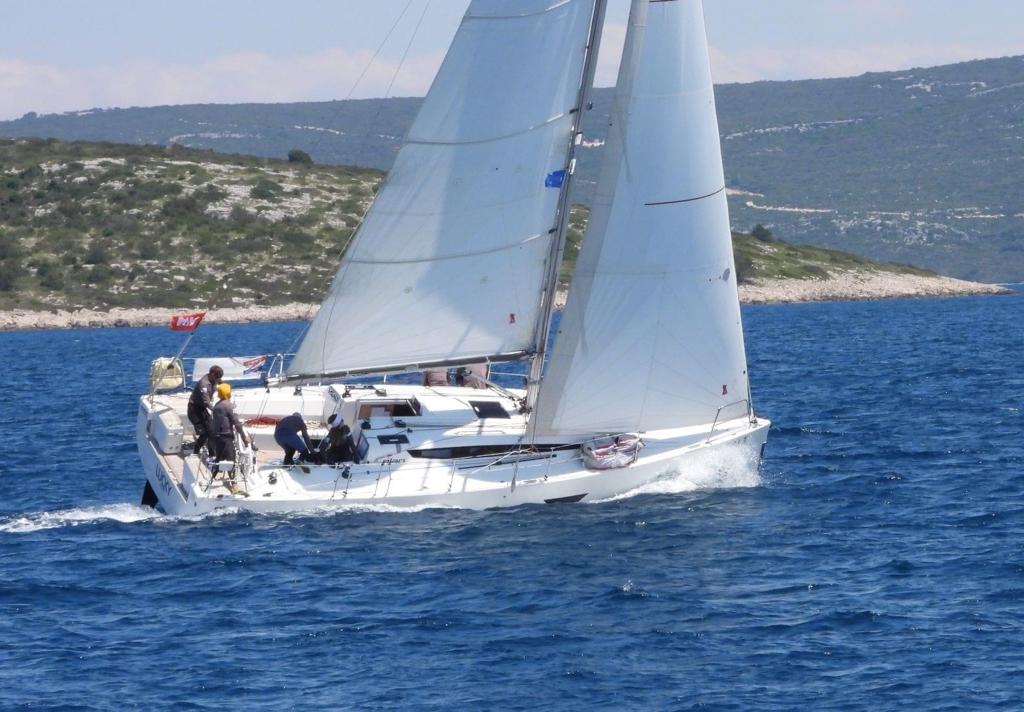 Závodníci na Májové regatě