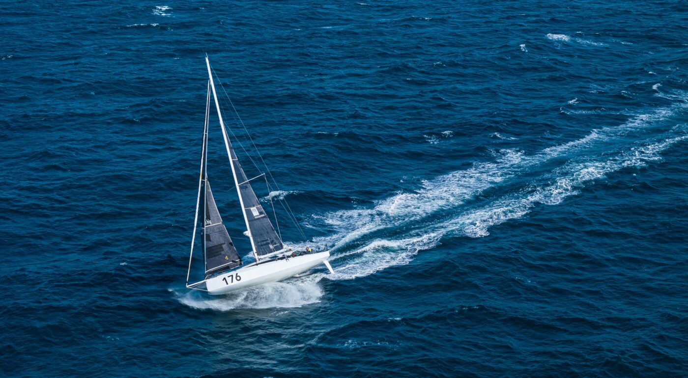 Loď Milana Koláčka na Rolex Fastnet Race 2025