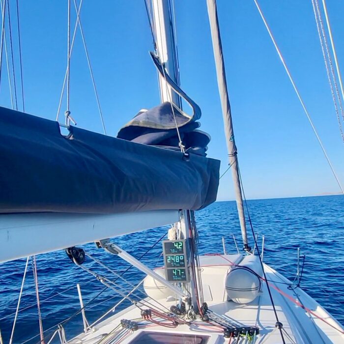 Plavba v Řecku na Beneteau First 36 - displeje na stěžni