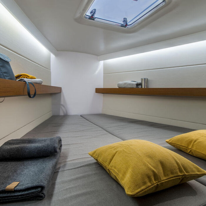 Beneteau First 36 - příďová kajuta