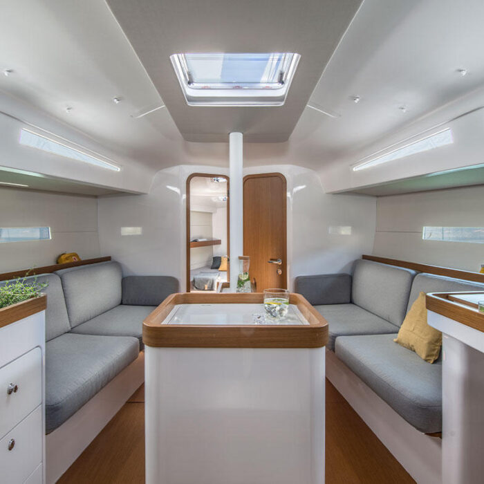 Beneteau First 36 - salon