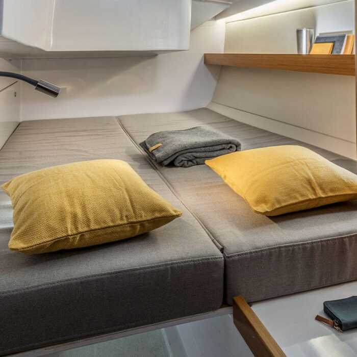 Beneteau First 36 - záďová kajuta