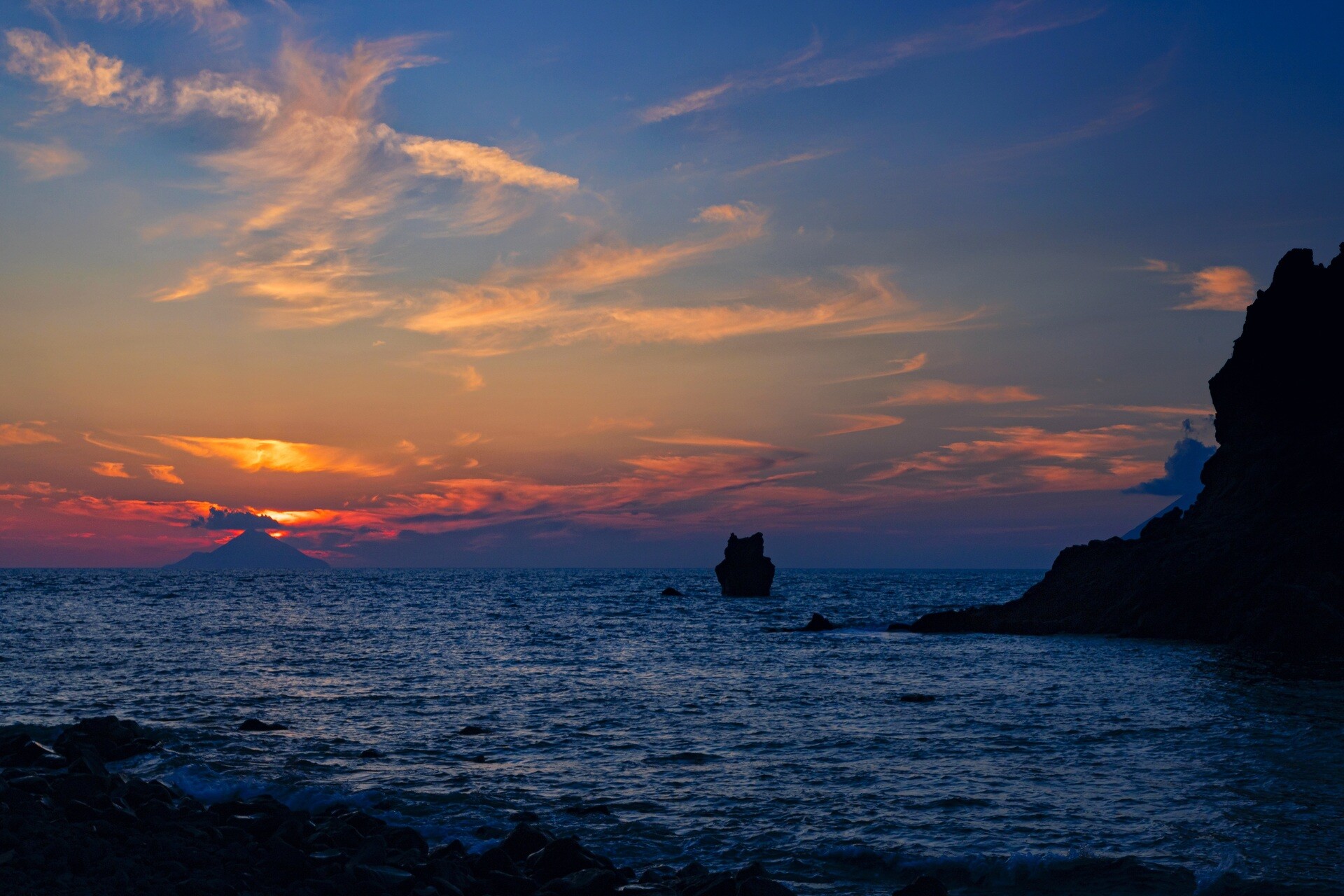 Itálie - Liparské ostrovy (pohled na sopku)