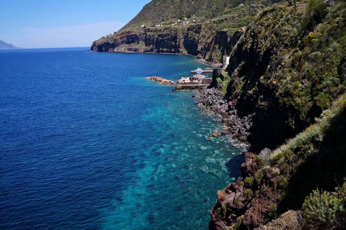 Itálie - pohled na pobřeží Saliny