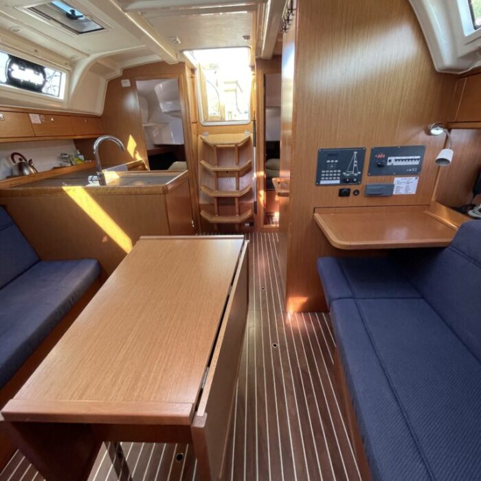 Bavaria 37 Cruiser - salon lodi