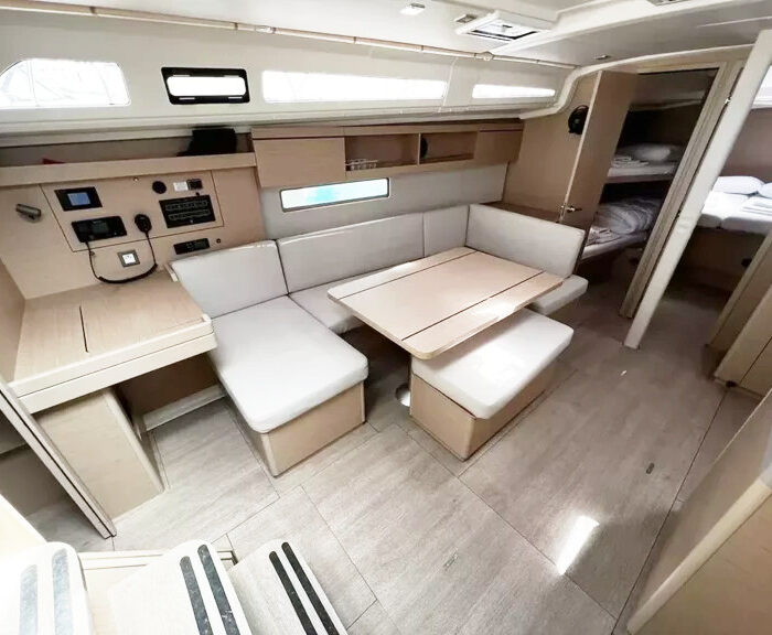 Beneteau Oceanis 40.1 - salon