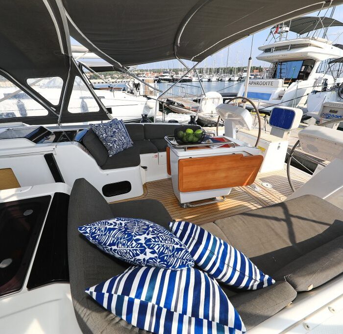 Hanse 458 - kokpit
