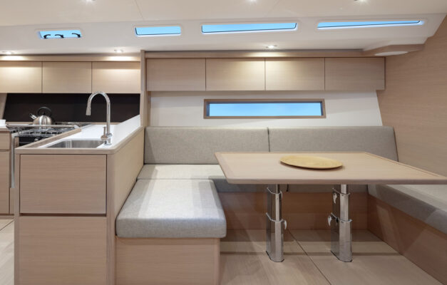 Plachetnice Solaris 44 - salon