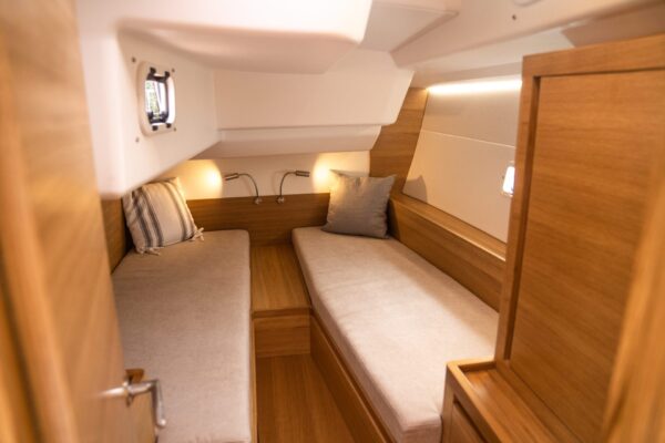 Zadní kajuta lodi X-Yachts 46