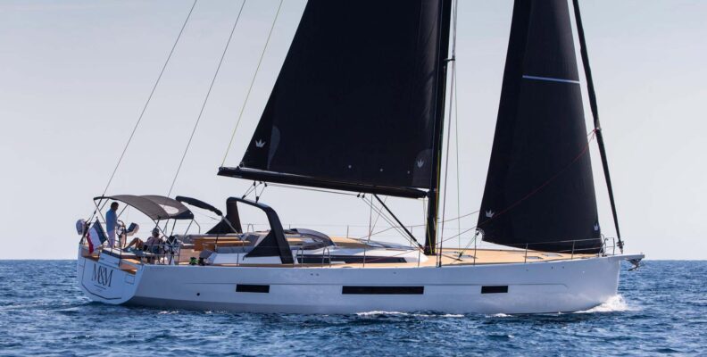 Pronájem luxusní lodi Dufour 63
